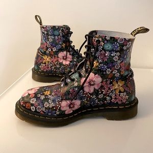 Rare Nearly-New Leather Floral Dr. Martens Women’s size 8.